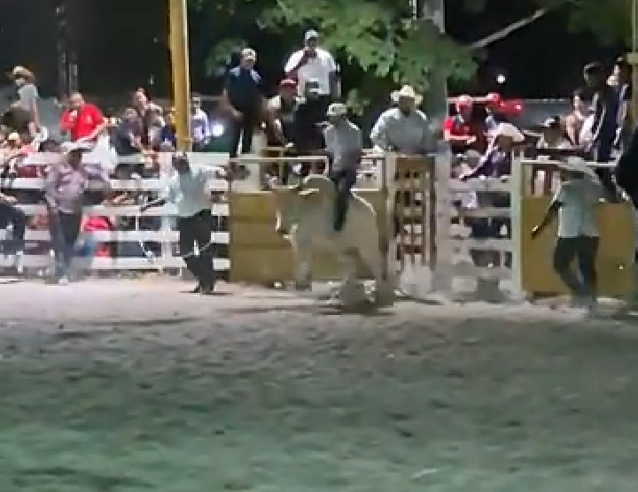 Los habitantes de la localidad son muy aficionados del jaripeo.