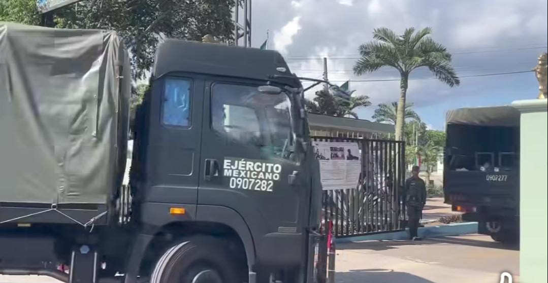 Familiares reciben con entusiasmo a más de 300 soldados que llegan a Chetumal