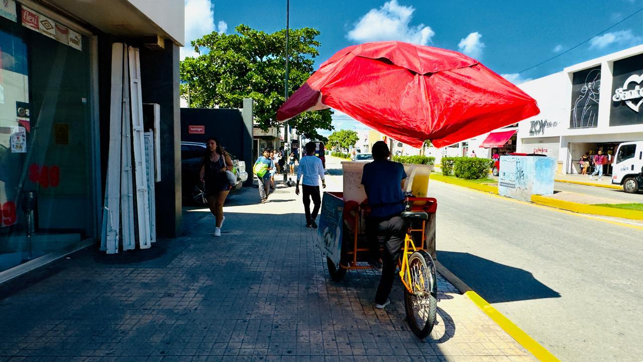 Comerciantes informales aseguran que vender en la calle se ha vuelto un riesgo constante