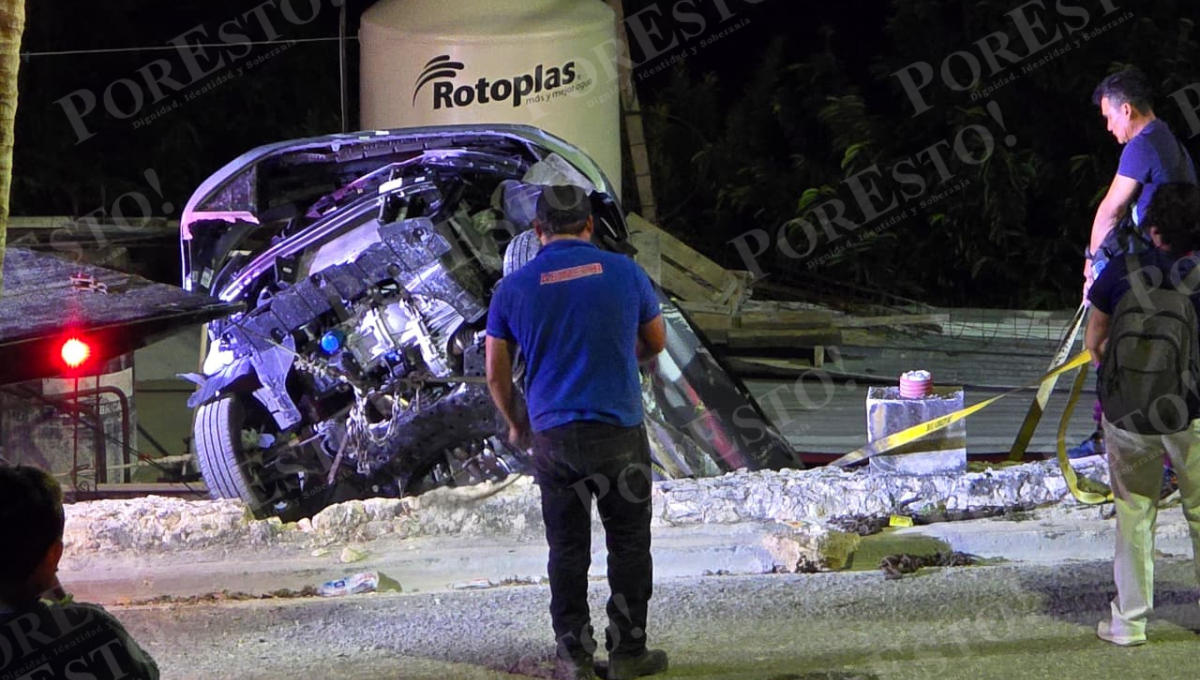 Accidente en Samulá: automóvil termina dentro de un predio y conductor sale ileso