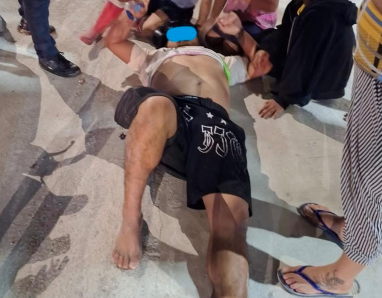 El hombre cayó sobre cables de alta tensión, afortunadamente no sufrió una descarga eléctrica.