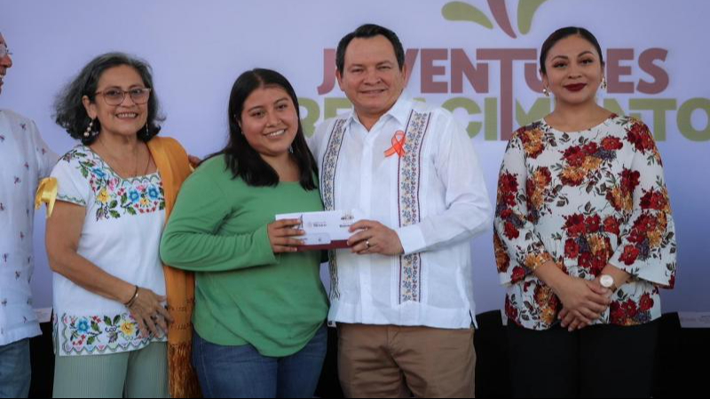 Becas Juventudes Renacimiento llegan a estudiantes de la UTM