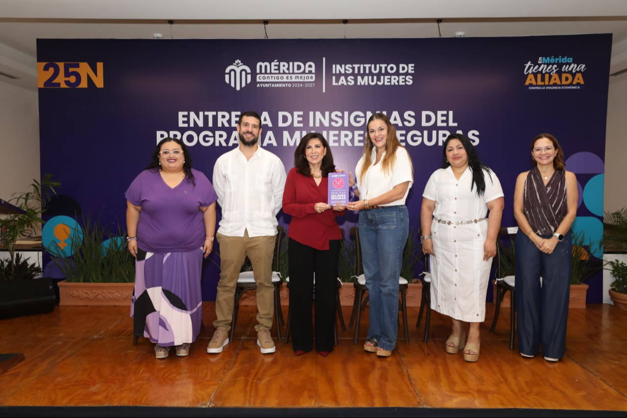 El Ayuntamiento entrega la insignia Mujeres Seguras para atender a trabajadoras