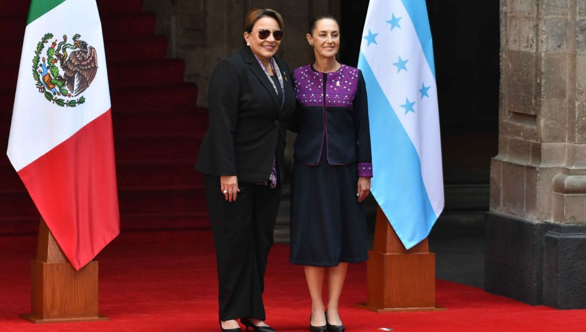 Xiomara Castro, presidenta de Honduras,  llegó a Palacio Nacional para una reunión con la presidenta Claudia Sheinbaum