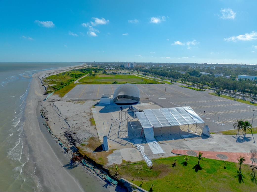 Inició la instalación de la pista de hielo en Ciudad del Carmen