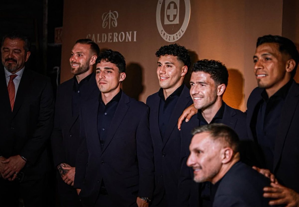 Jugadores de La Máquina en la nueva presentación de una marca de ropa casual