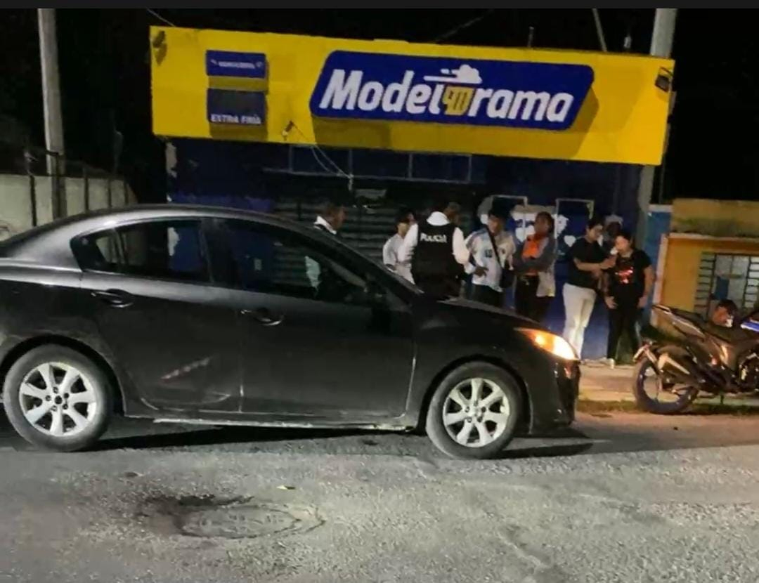 Elementos de la policía llegaron al lugar para realizar las diligencias correspondientes.