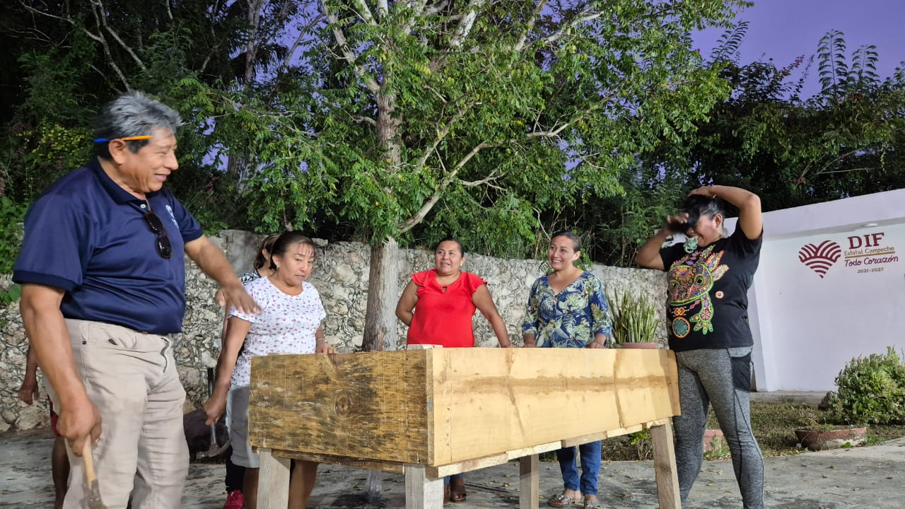 En Hampolol, vecinos aprendieron a construir ka’anche’, preparar tierra y sembrar hortalizas.