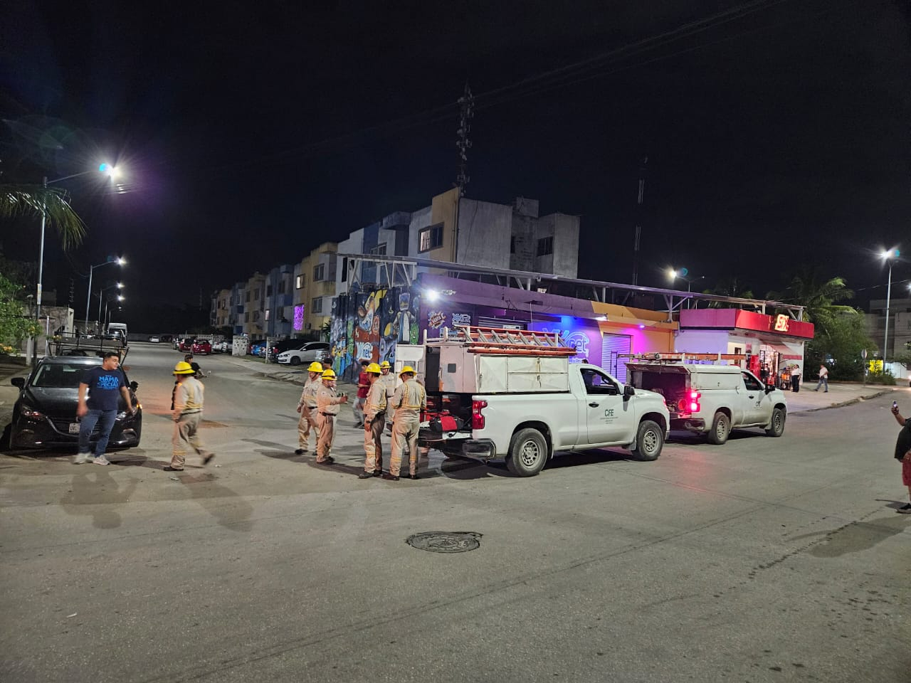 Los manifestantes lograron que una cuadrilla de la CFE llegara al lugar.