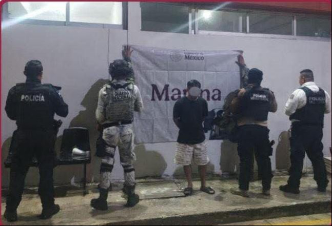 Operativo nocturno en la colonia Manigua dejó un detenido y presunta droga asegurada.