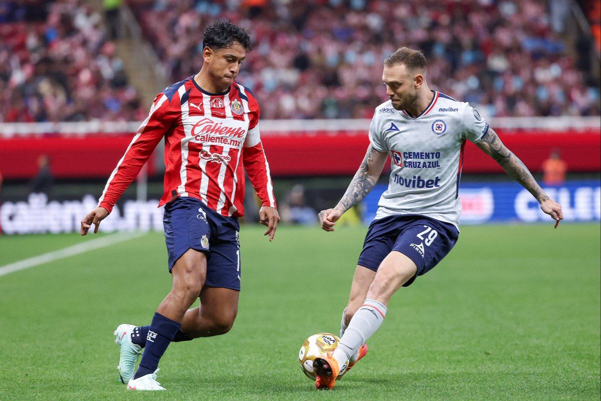 Cruz Azul y Chivas en el Akron