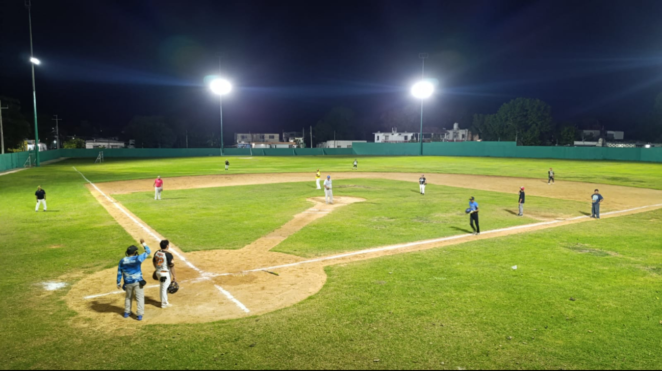 Softbol mixto nocturno