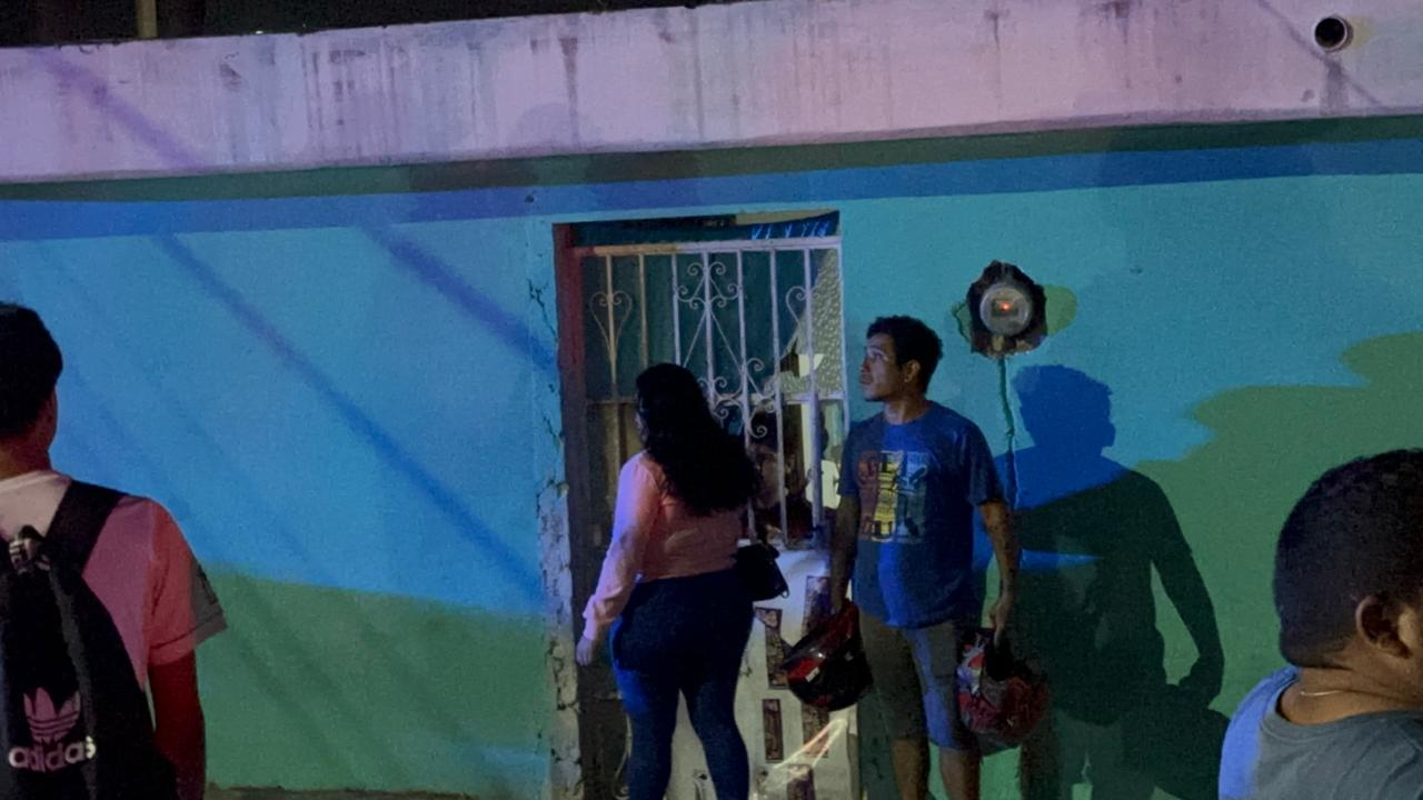 Al llegar, los policías cercaron la zona y localizaron una casa abandonada con material robado.