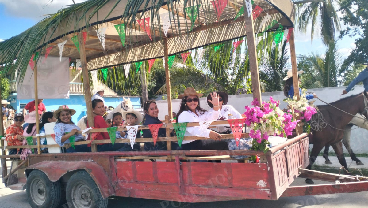 Habitantes destacaron que la feria impulsa la economía del pueblo al atraer visitantes y mejorar las ventas de los comercios.