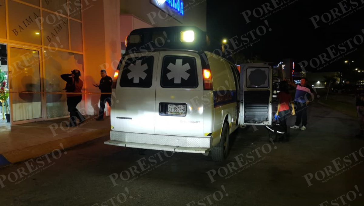 Paramédicos atendieron al lesionado y lo trasladaron a un hospital.