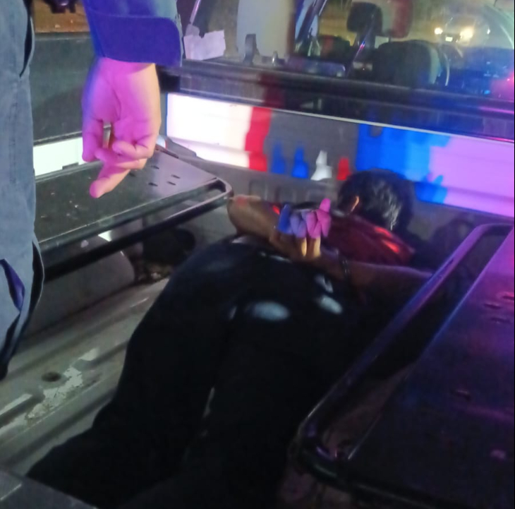 Policías arribaron y aseguraron al detenido, quien fue identificado por la víctima.