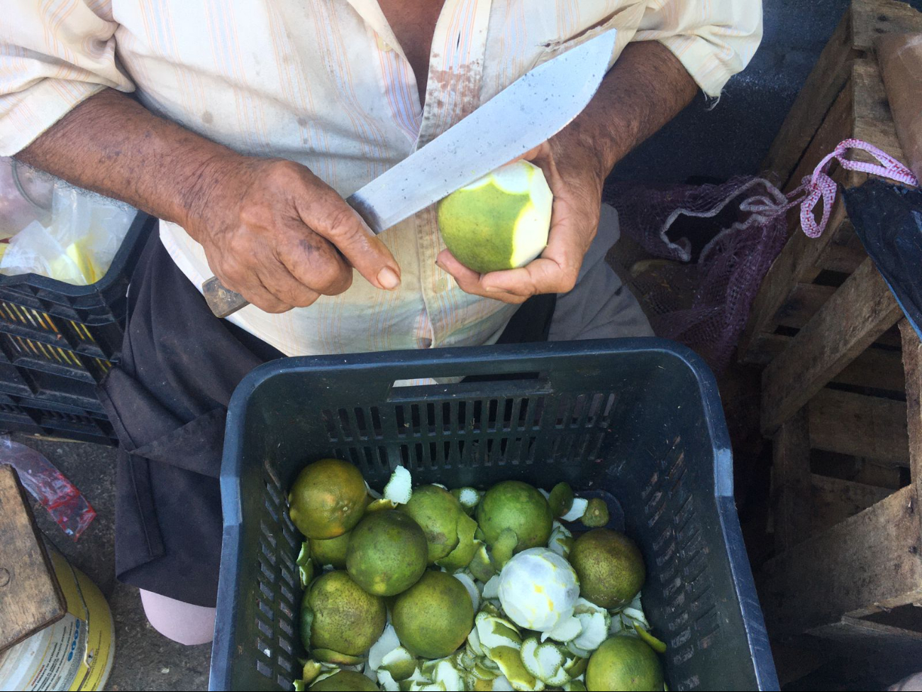 Naranja agria y naranja dulce, limón, papaya y toronja tienen vitamina C que ayuda contra la gripa