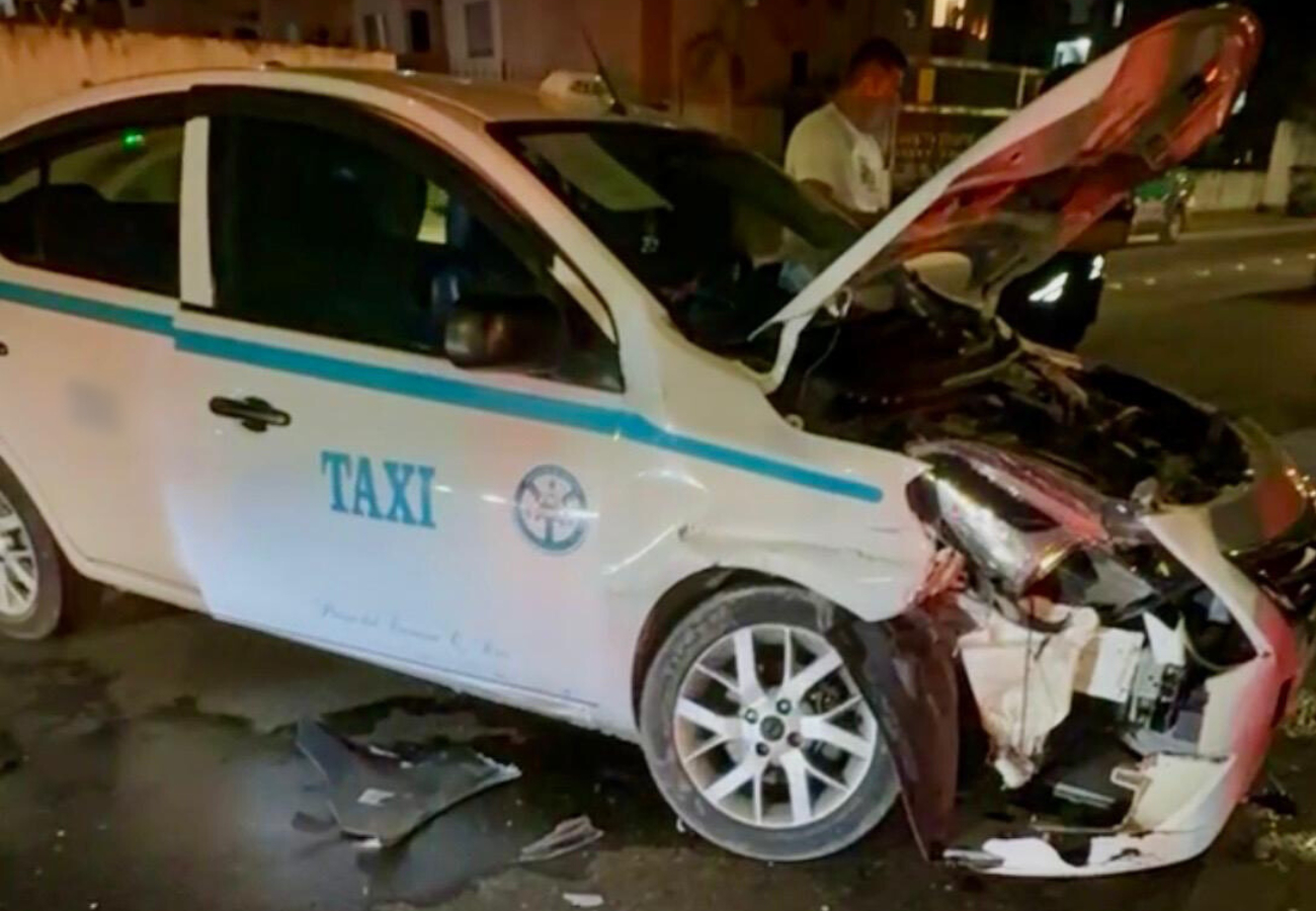 Según testigos, el taxista es el presunto responsable, al circular en exceso de velocidad y sin precaución
