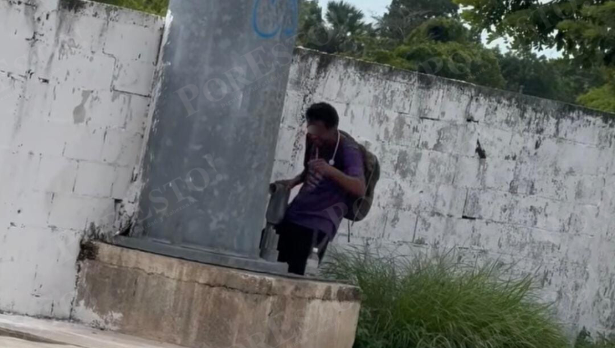 Vecinos afirmaron que no es la primera vez que lo ven en la zona realizando esta acción.