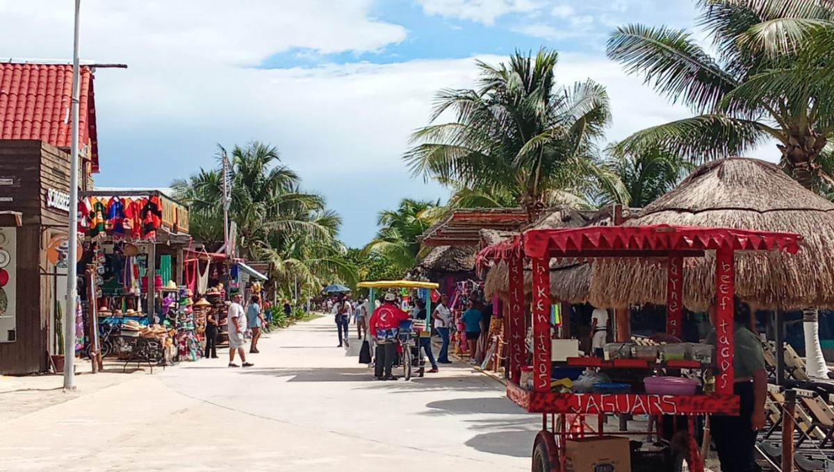 Habitantes de Mahahual denuncian discriminación por parte de los conductores de transporte público en días de crucero