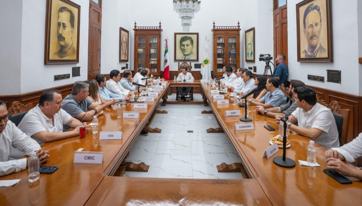 La reunión se realizó junto a representantes de 19 cámaras empresariales