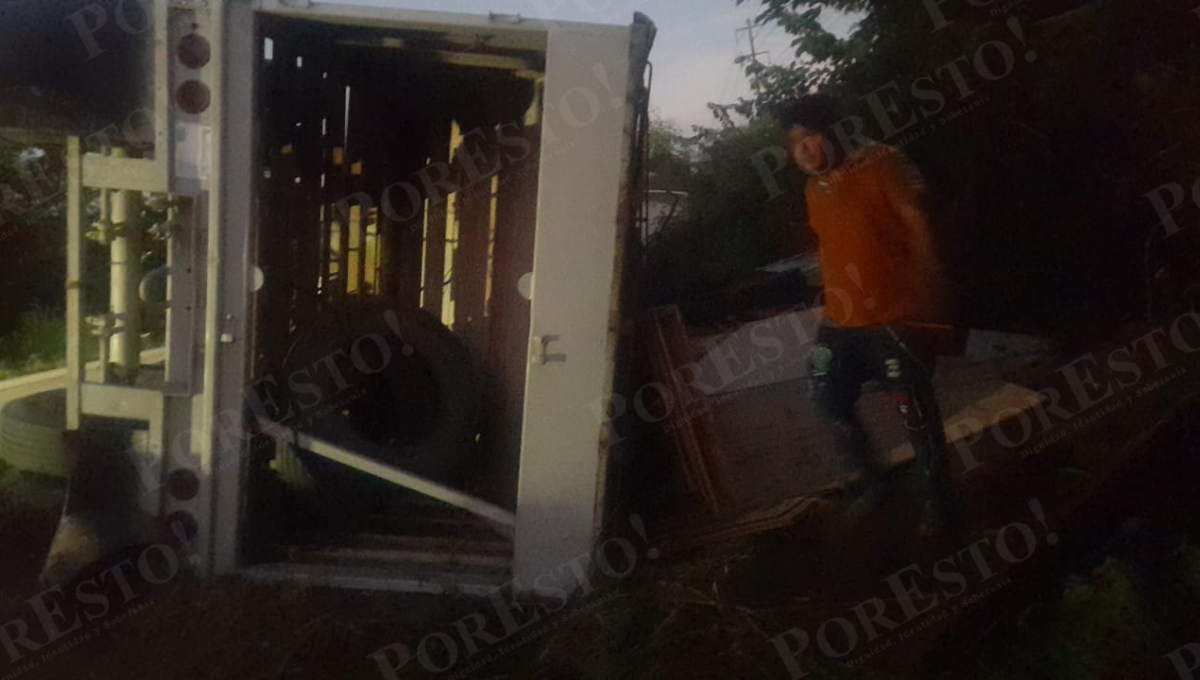 El conductor resultó con lesiones severas y fue trasladado al hospital del IMSS-Bienestar en Hopelchén.