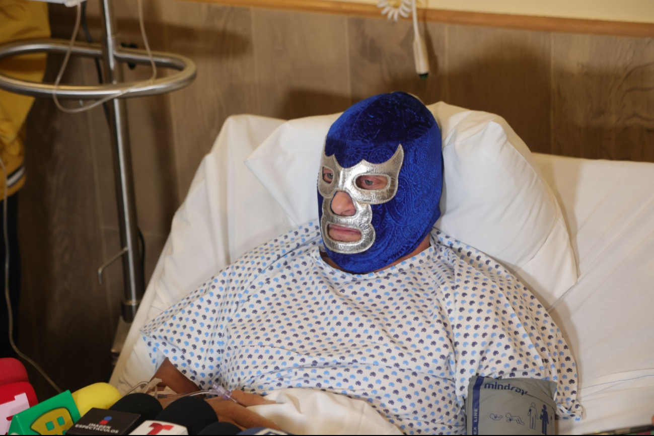 El luchador ofreció conferencia desde el hospital.