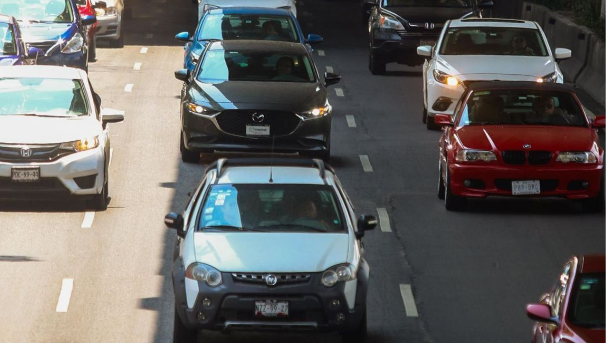El programa Hoy No Circula es una medida ambiental que restringe la circulación vehicular en días específicos