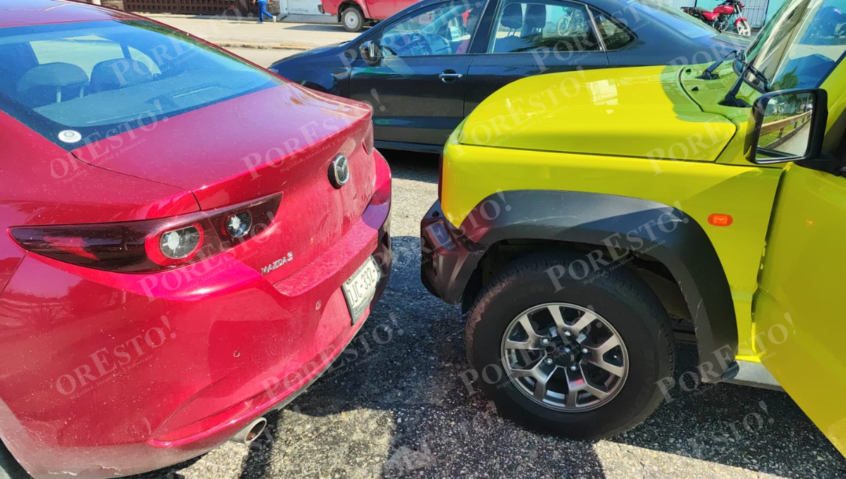 Embotellamiento en Isla de Tris tras choque entre camioneta y automóvi