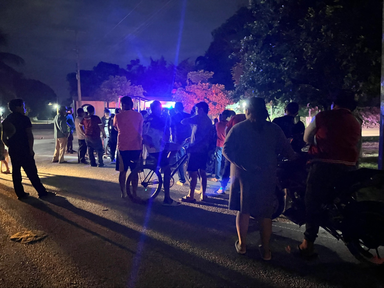 Las dos unidades se impactaron casi de frente causando que los conductores salieran proyectados