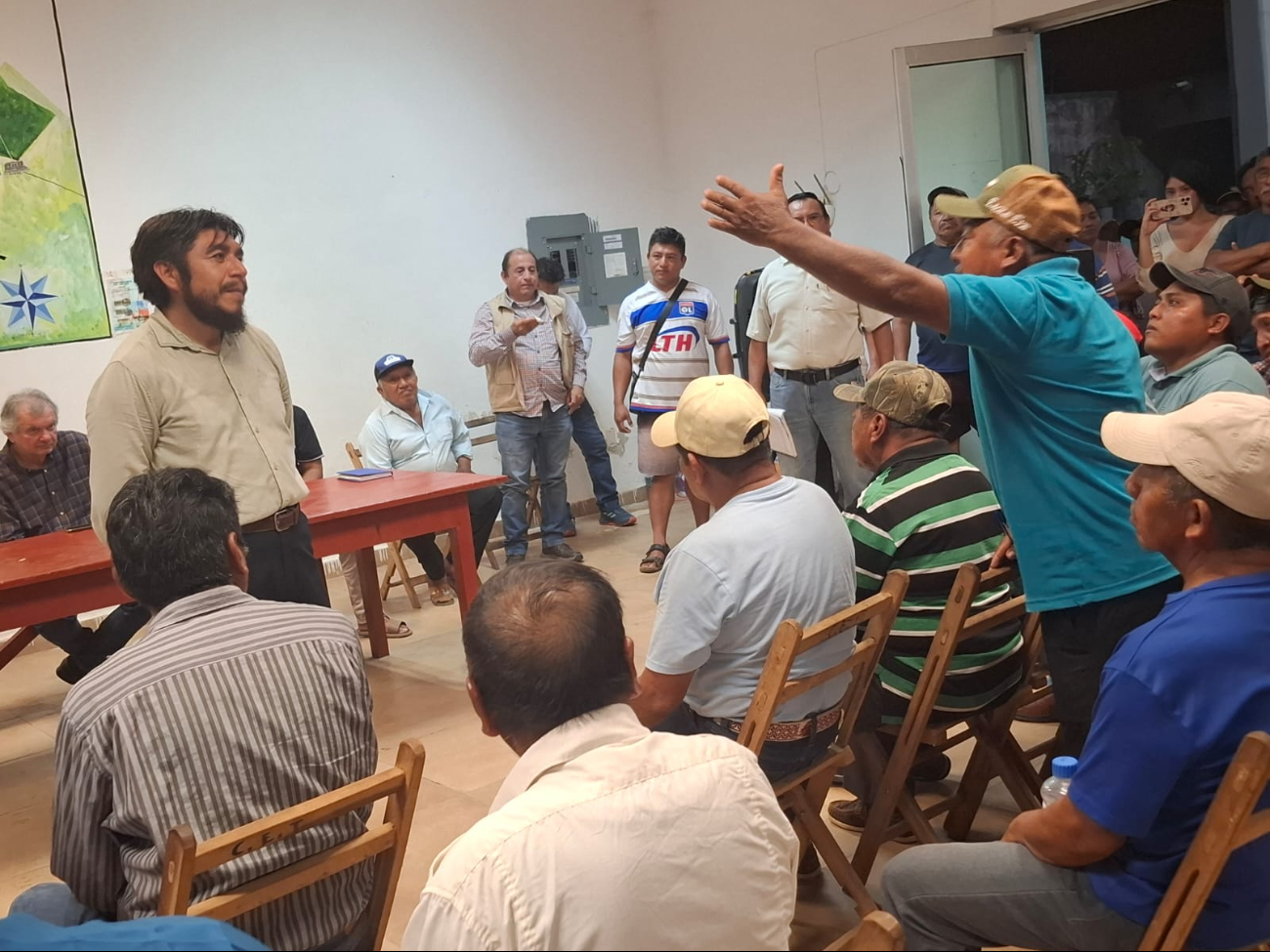 Los campesinos no llegaron a ningún acuerdo e hicieron reclamos a la autoridad.