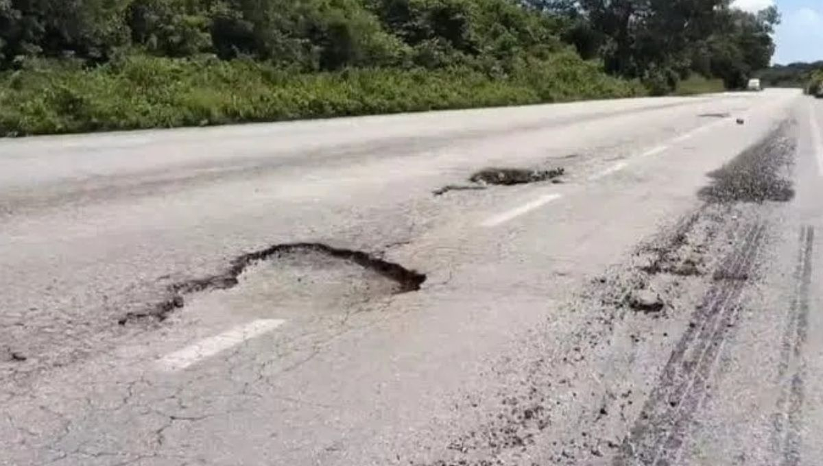 Denuncian bacalerenses falta de inoperatividad por parte de la empresa encargada de rehabilitar calles con baches en la comunidad