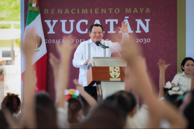 Gobernador Joaquín Díaz Mena cumple compromiso en primaria de Mérida
