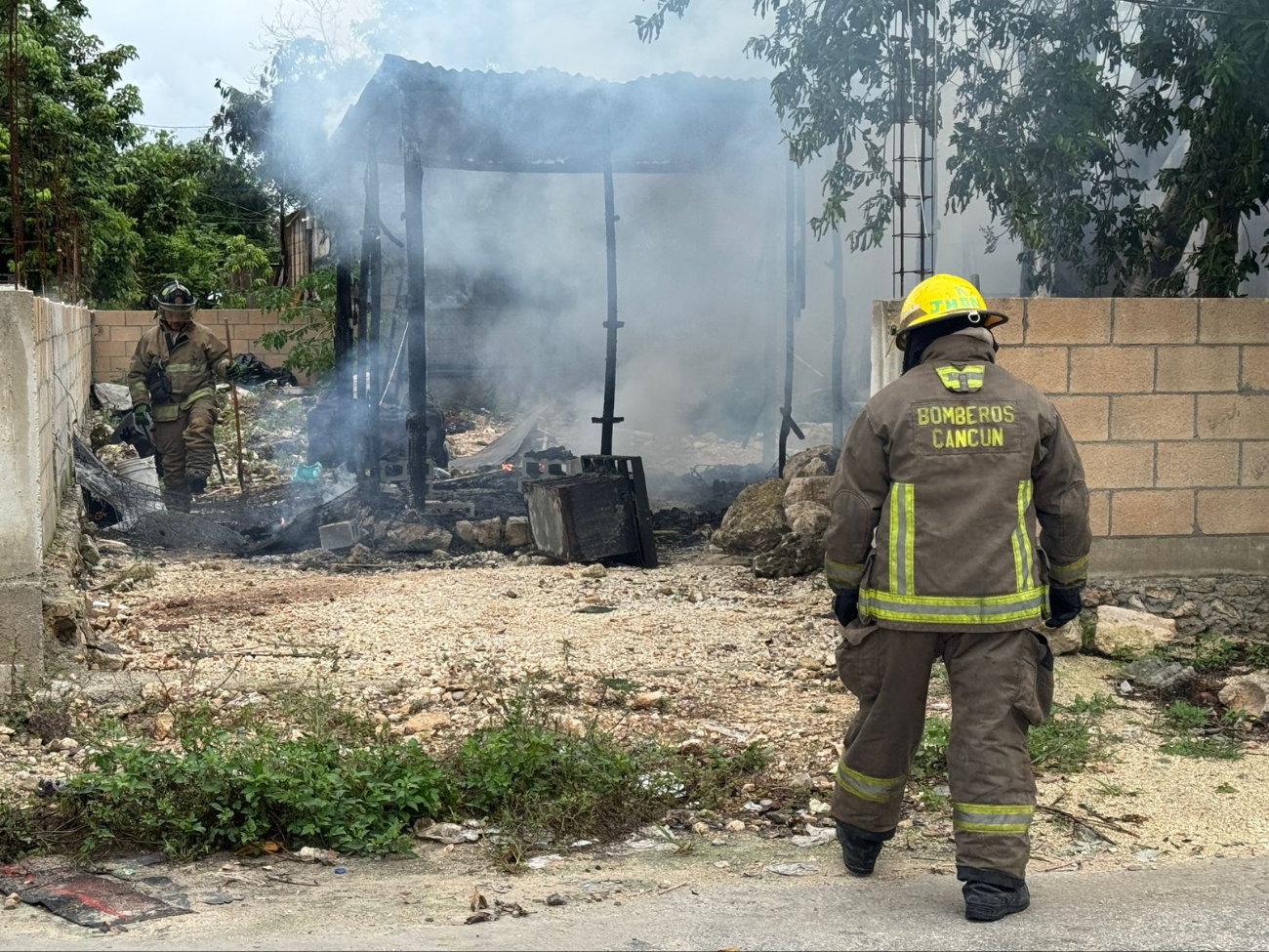 La casa se había consumido por completo antes de la llegada de los cuerpos de emergencia