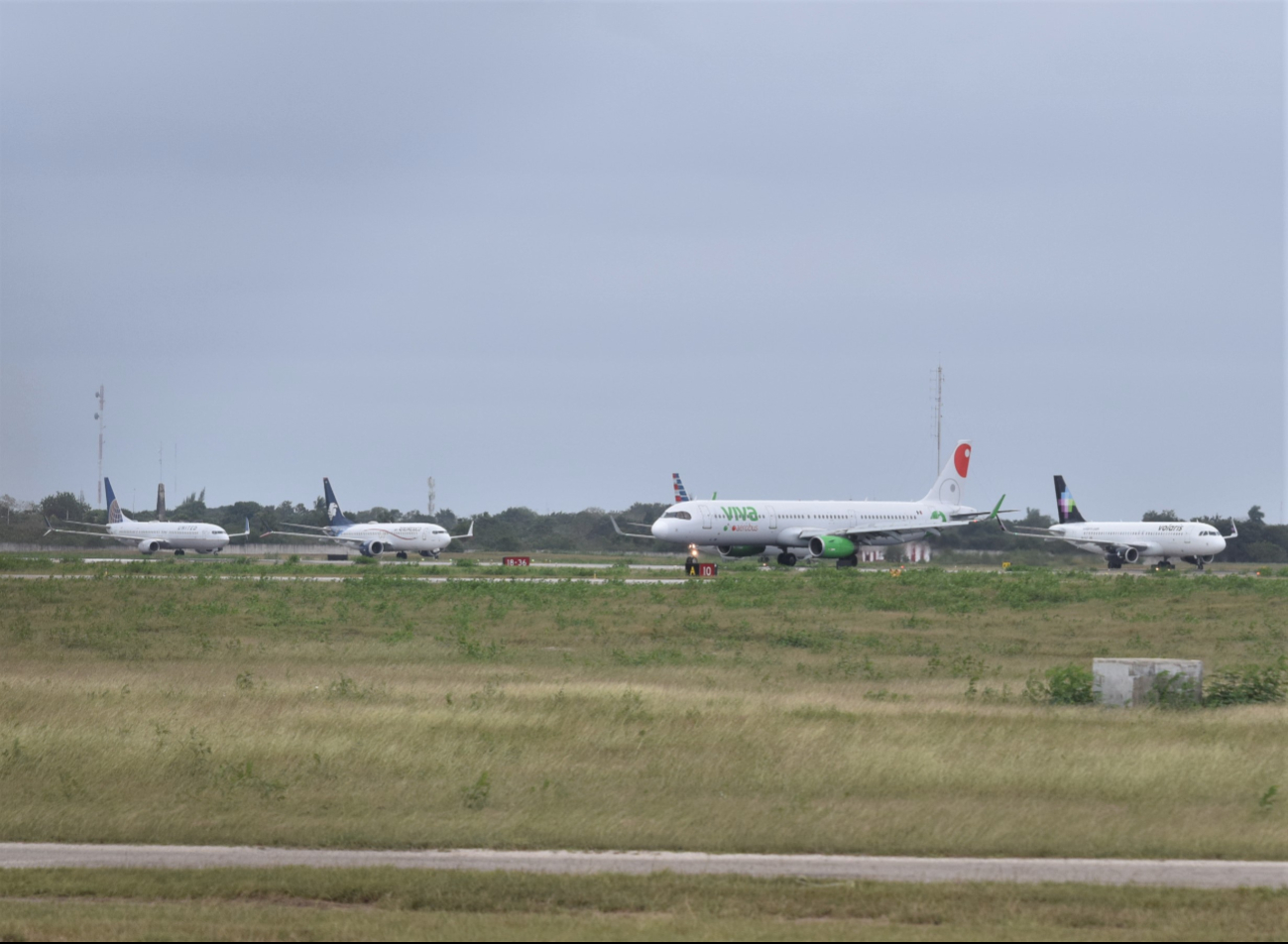 La operación 754 regresó a la terminal de Mérida después de sufrir un golpe en el costado izquierdo