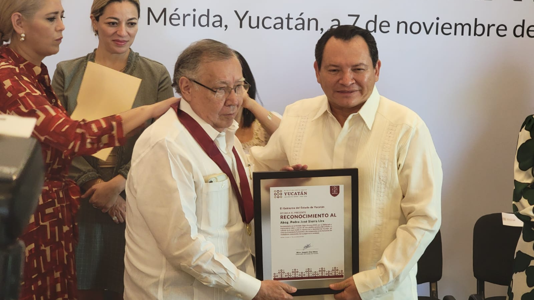 Pedro Sierra Lira recibe la Medalla Eligio Ancona 2025 en Yucatán