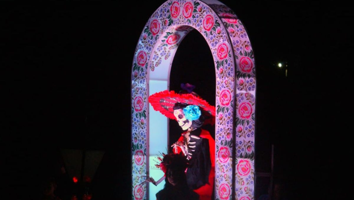 Realiza el Ximbal Pixano OB, Paseo de las Ánimas en el Río y Mar de Champotón, los asistentes disfrutaron de las lanchas decoradas con vistosos colores