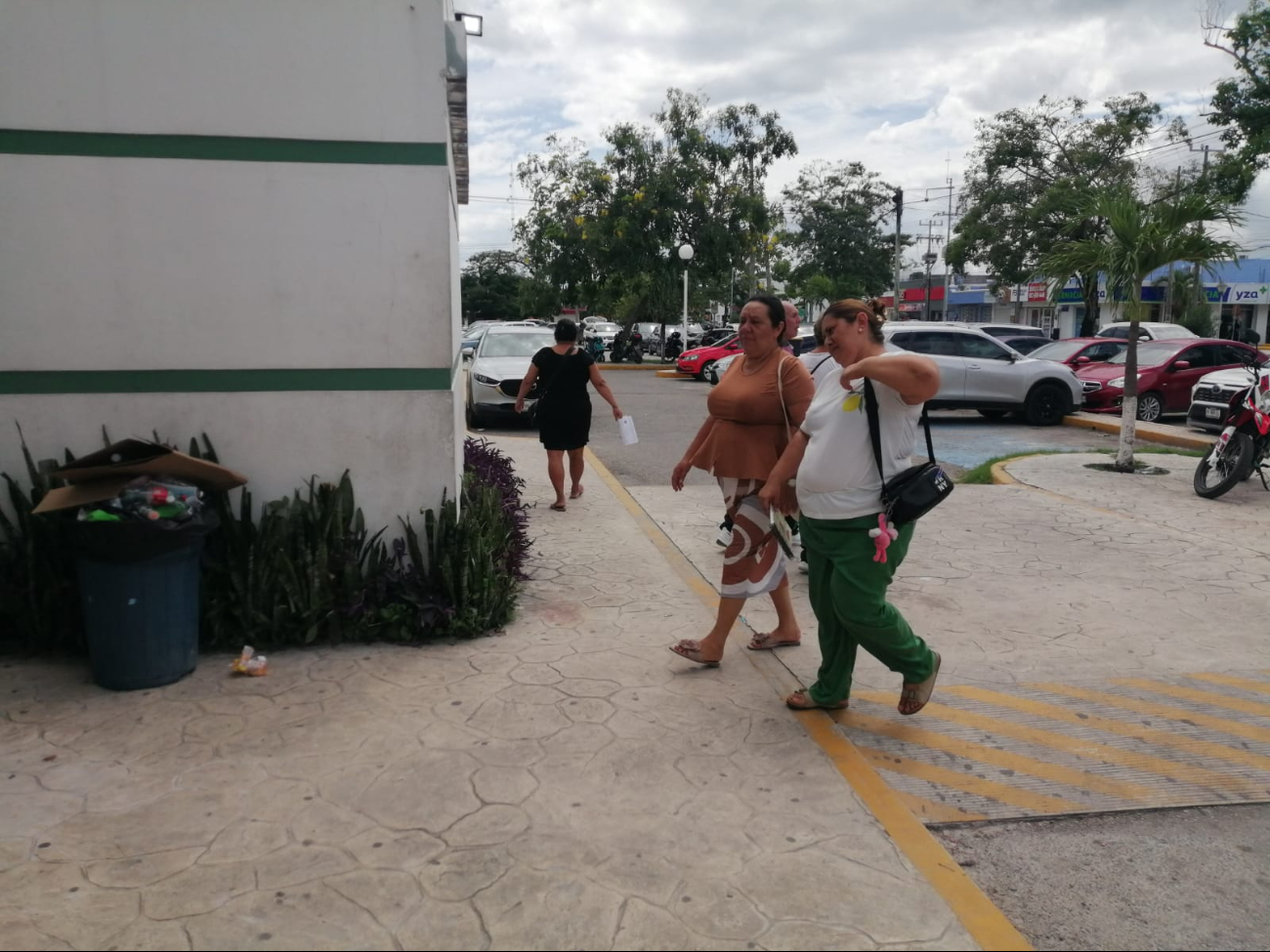 Afecta a afanadoras de Hospital General retraso en el pago de su salario