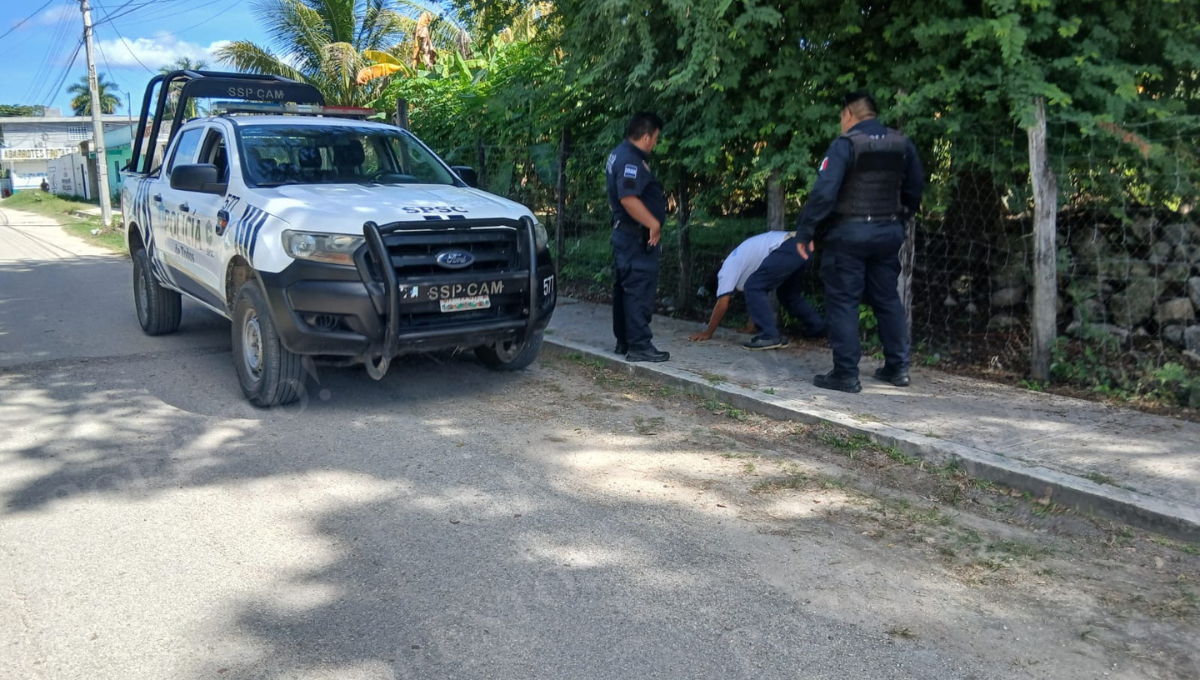 El sujeto se encontraba en completo estado de ebriedad y se había quedado dormido sobre la calle 49 de la colonia Revolución.