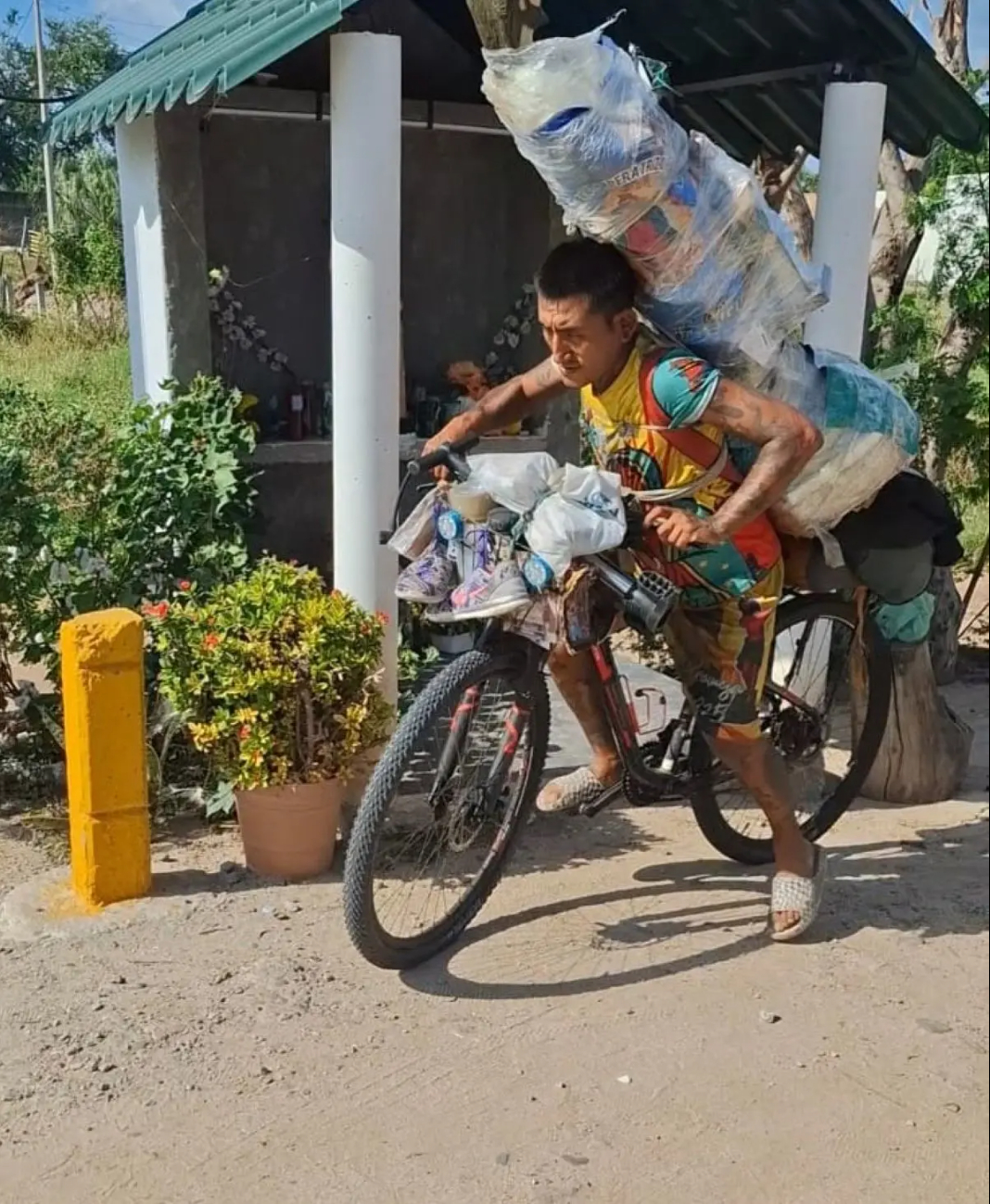Miguel Martín Concha, devoto de San Judas Tadeo, lleva su imagen al santuario de Badiraguato