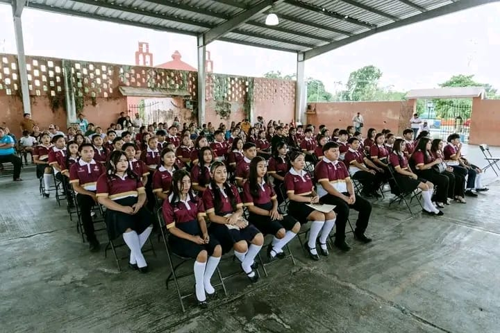 Según la queja que dieron a conocer, las autoridades municipales les retiraron varias aulas