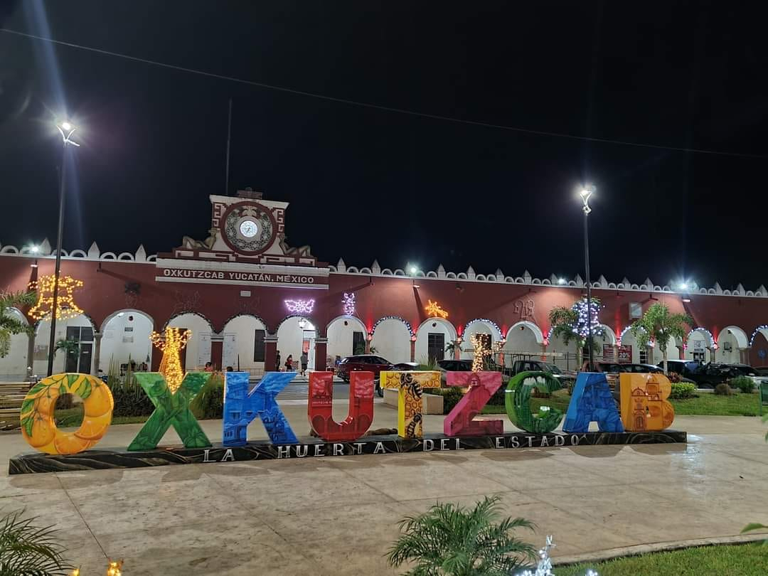 Dos adolescentes en motocicleta fueron atacados a balazos en el Centro de Oxkutzcab.
