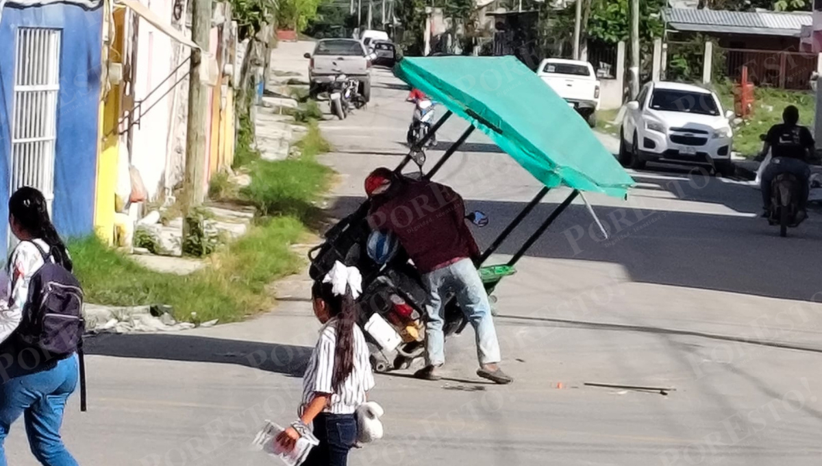 Mototaxi vuelca en Escárcega por exceso de velocidad; no hay lesionados