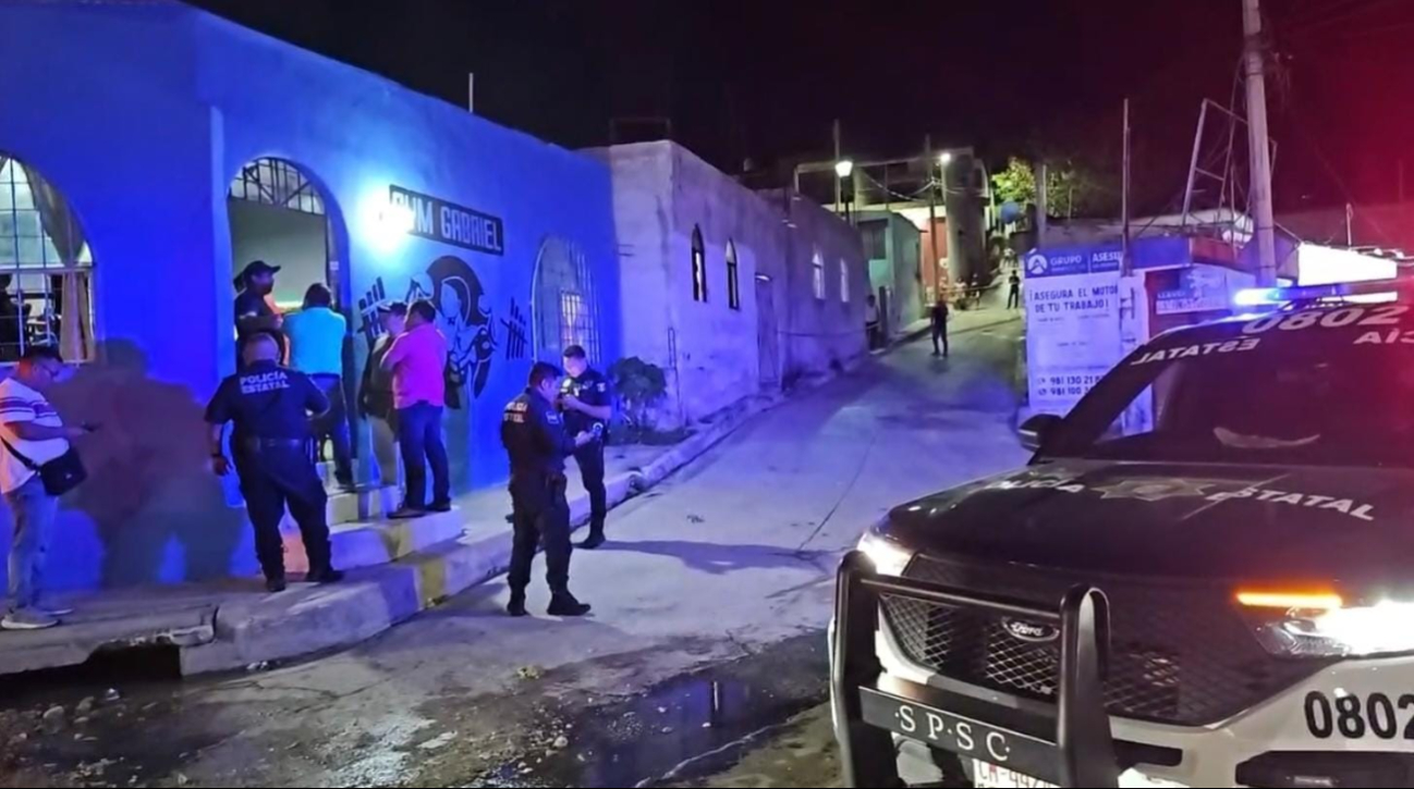 Agentes de la Policía llegaron al lugar para resguardar la zona.