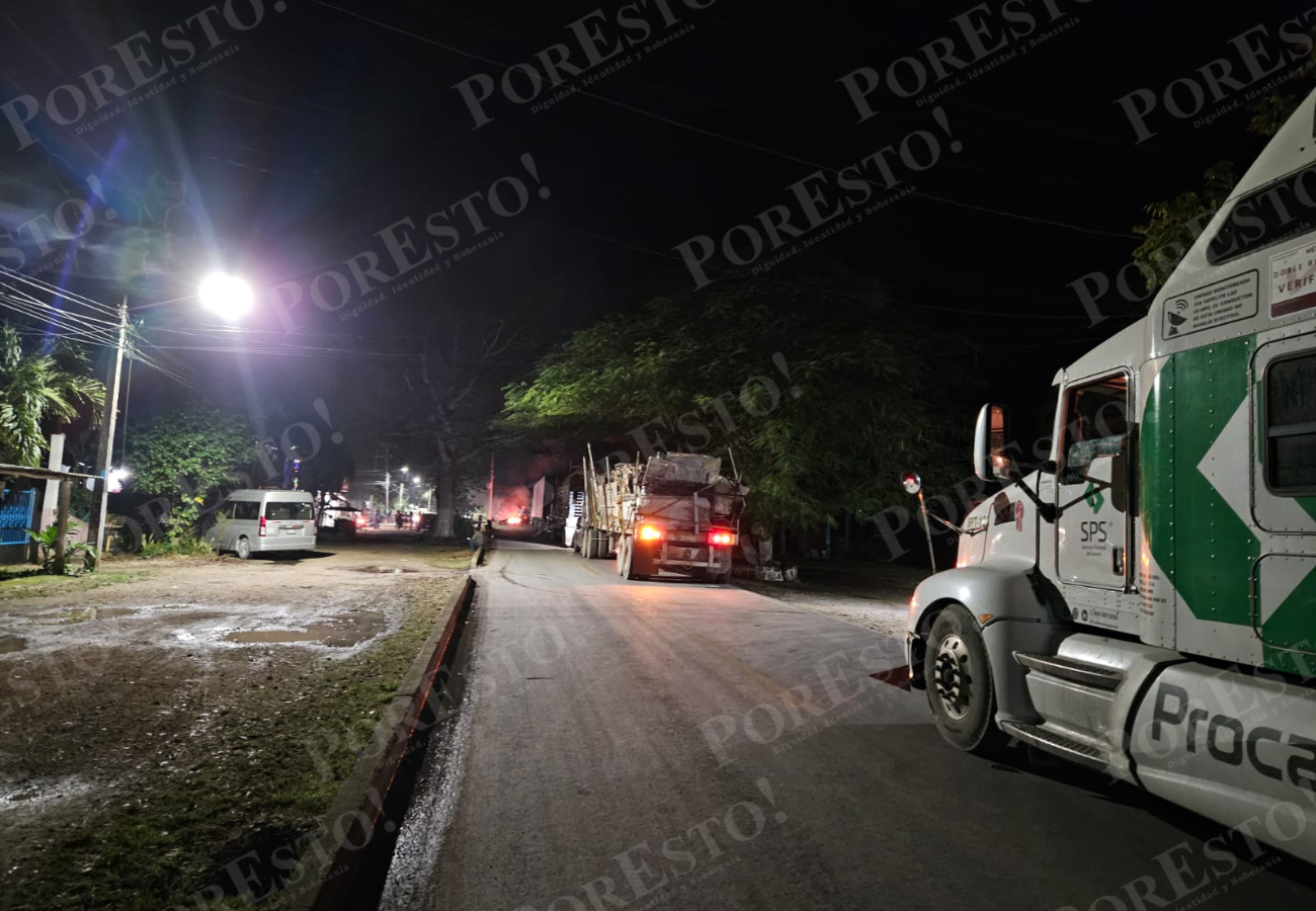 Conductores de varias unidades, incluyendo trailers, quedaron varados