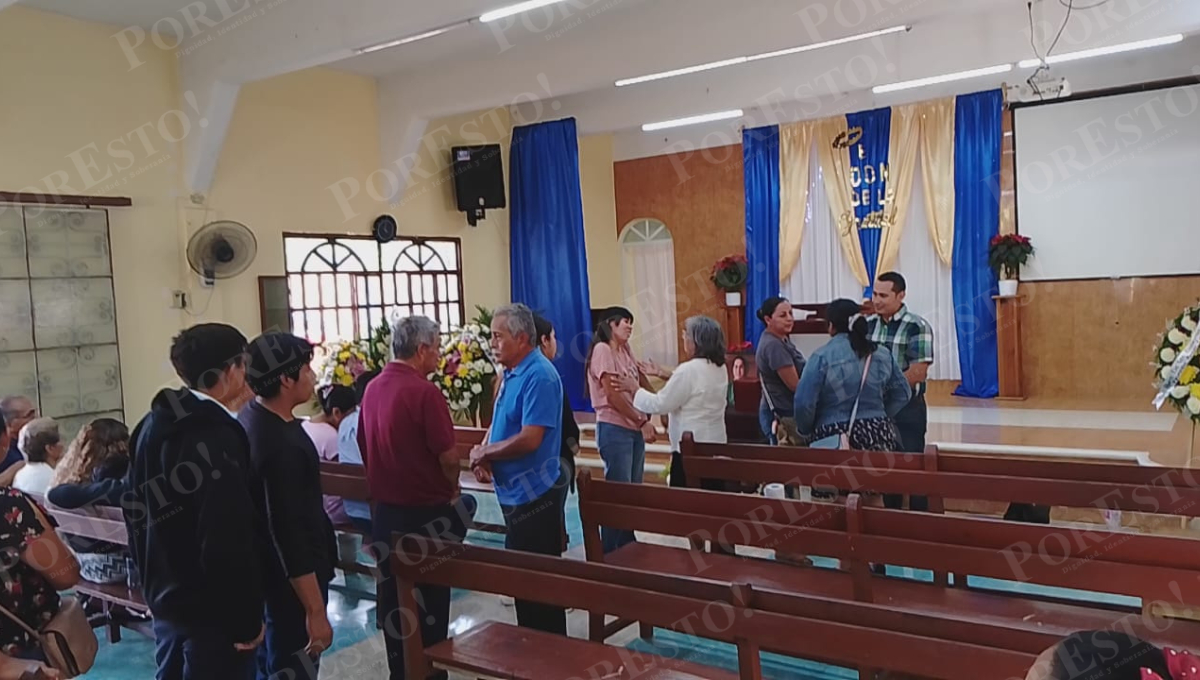 Familiares, amigos, vecinos y hermanos en Cristo acudieron a brindarle el último adiós.