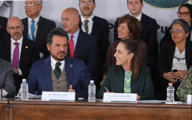 La Presidenta Sheinbaum estuvo acompañada por el director del IMSS.