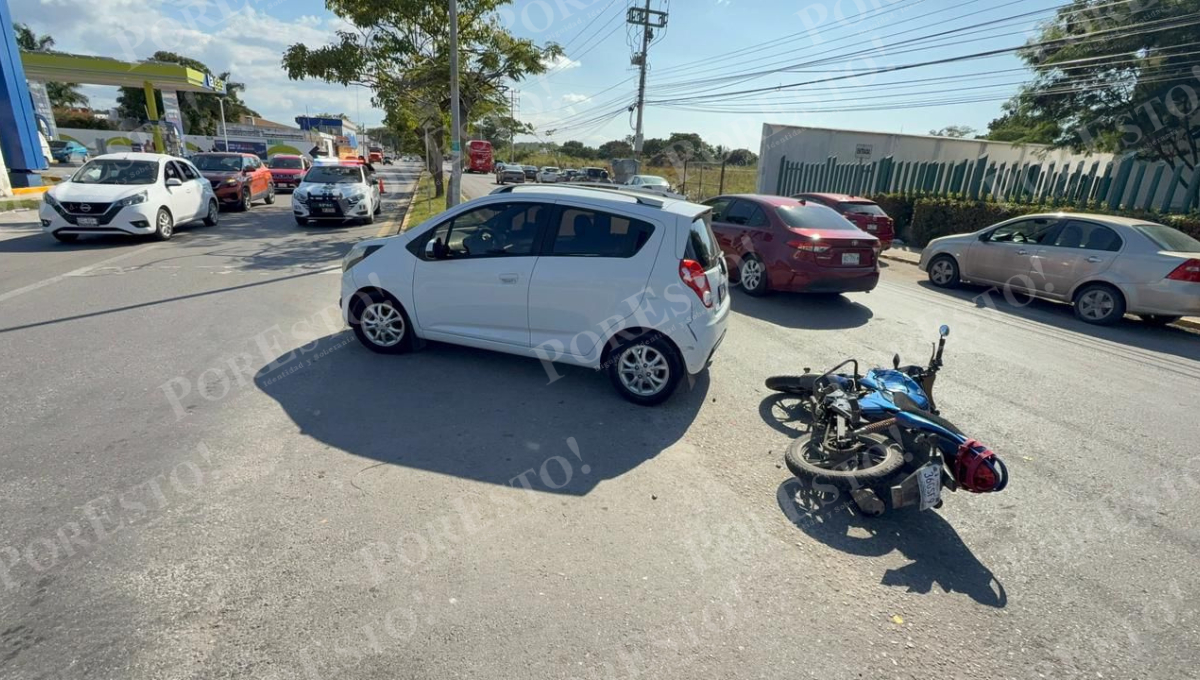 Motociclista lesionado tras chocar por alcance en la avenida Lázaro Cárdenas