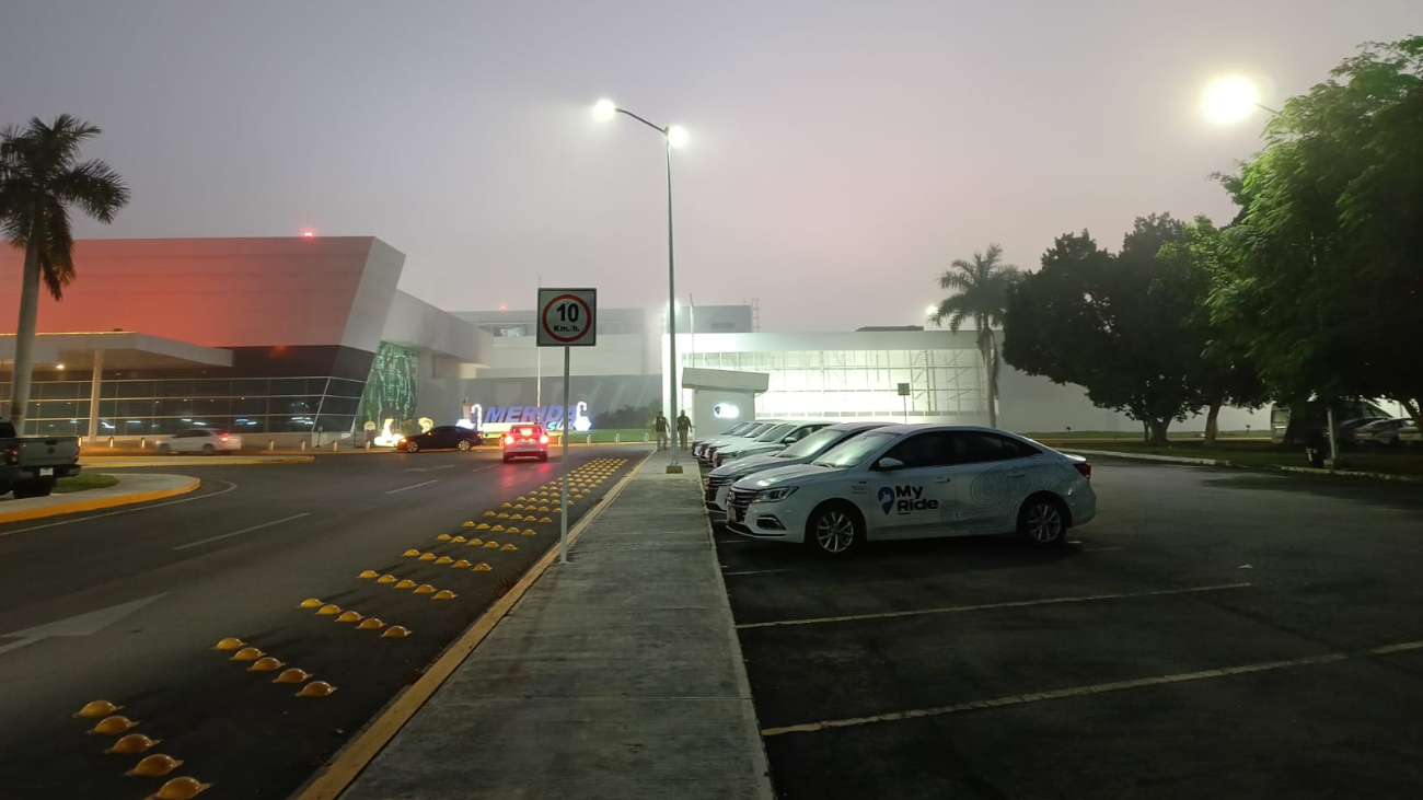 Neblina cubre el aeropuerto de Mérida