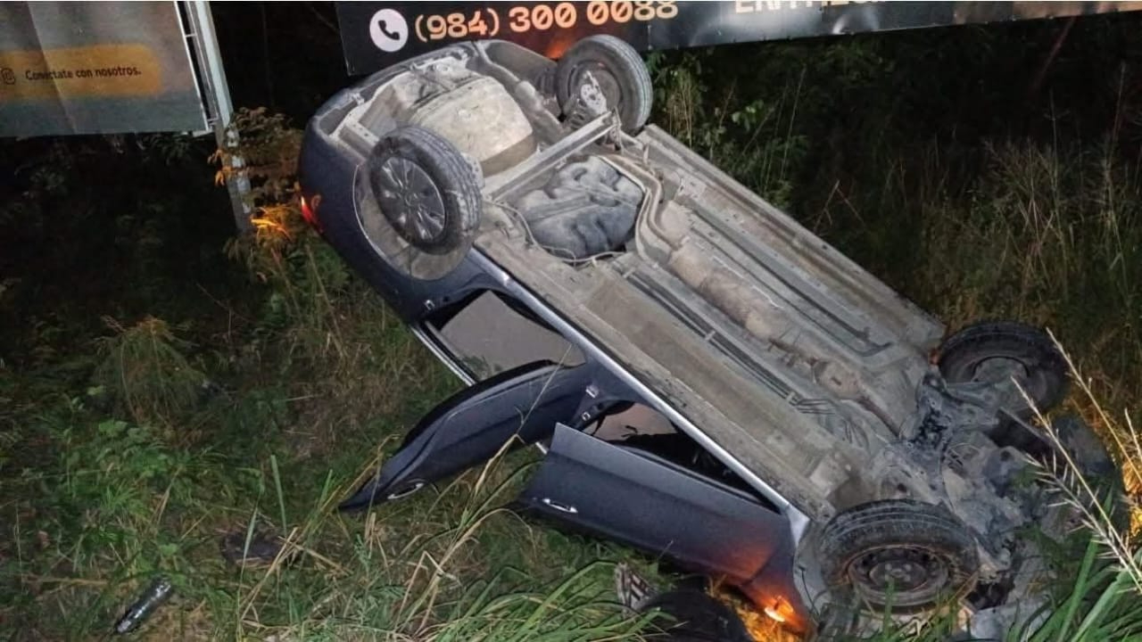 Aunque paramédicos y autoridades acudieron al lugar, el conductor ya no estaba